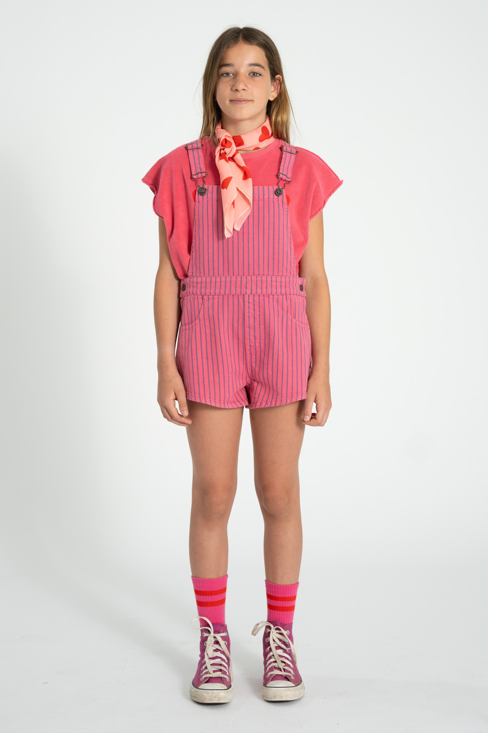 Krótkie ogrodniczki różowe w paski indygo 1