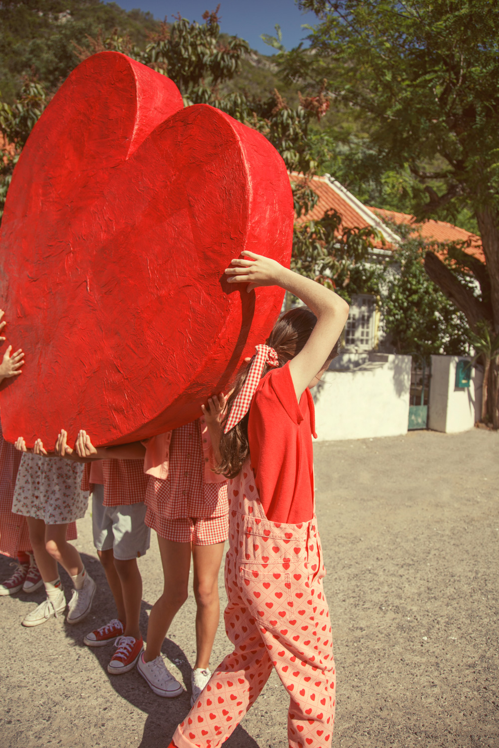 Gumka do włosów w czerwoną kratkę 1