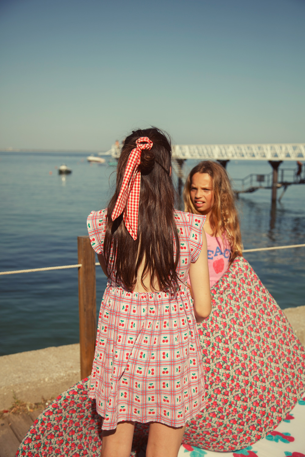 Gumka do włosów w czerwoną kratkę 2