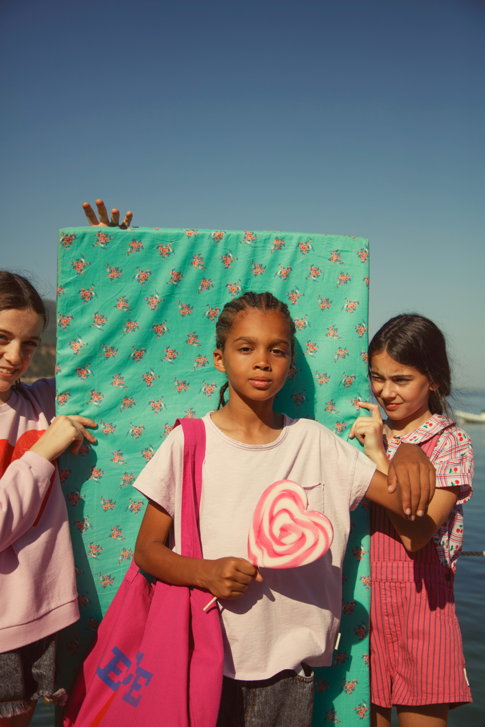 Krótkie ogrodniczki różowe w paski indygo 5